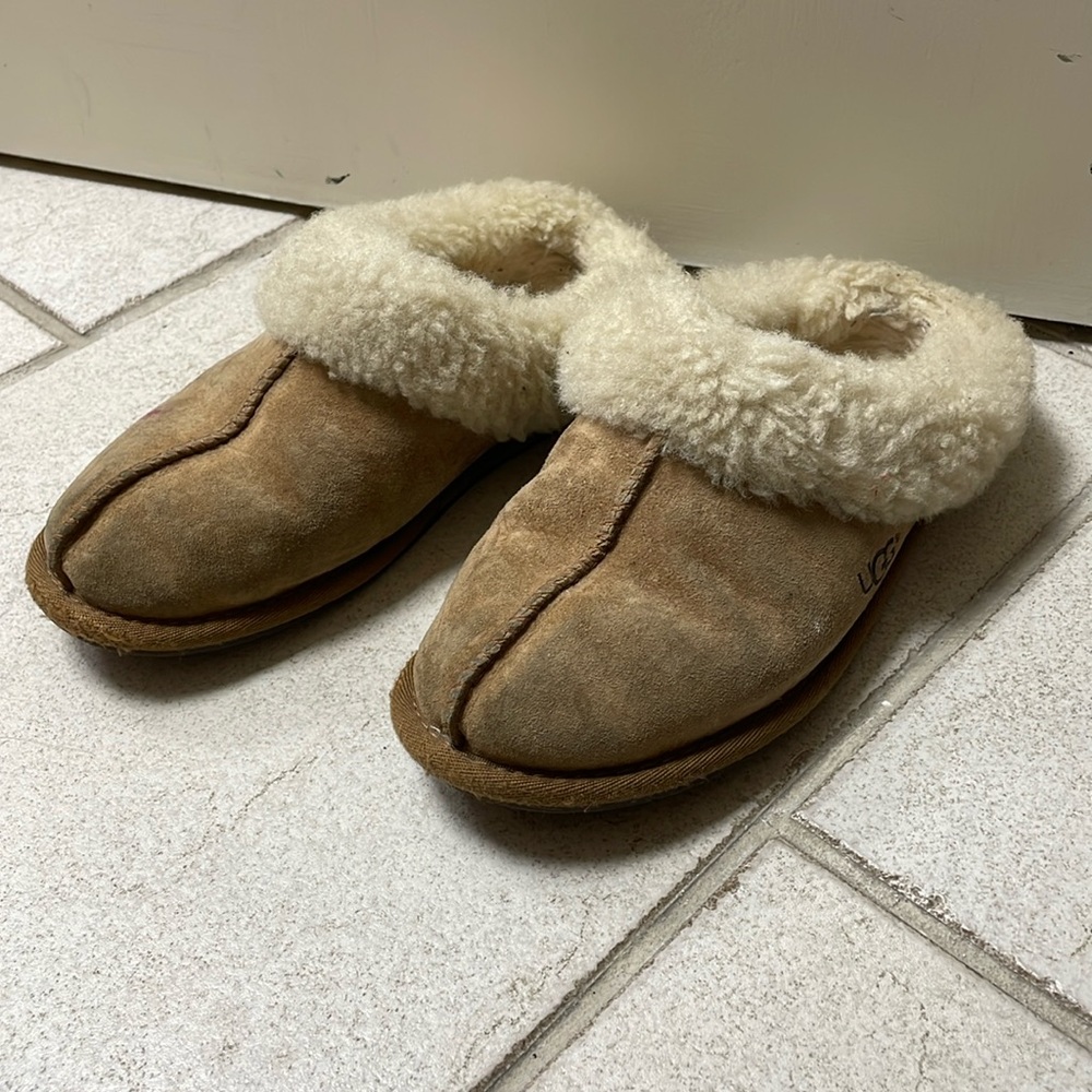 UGG Slippers - Women’s  Size 5